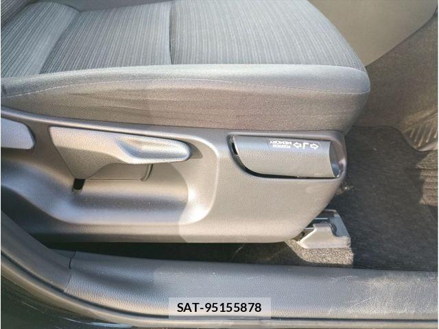 Toyota YARIS 2023-10 8372436-26