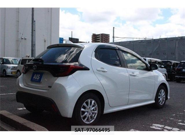 Toyota YARIS 2022-04 8372434-9