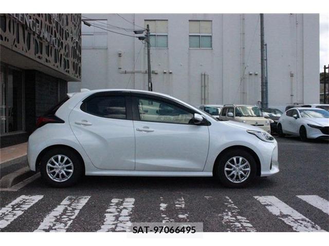 Toyota YARIS 2022-04 8372434-10