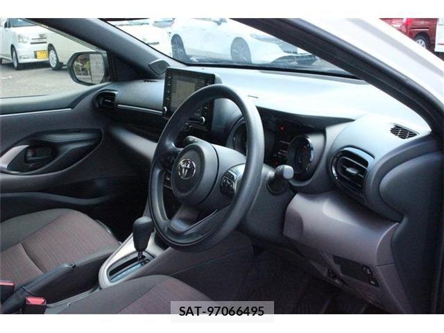 Toyota YARIS 2022-04 8372434-16