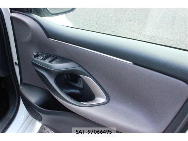 Toyota YARIS 2022-04 8372434-17