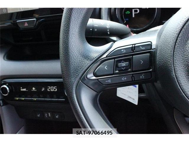 Toyota YARIS 2022-04 8372434-28