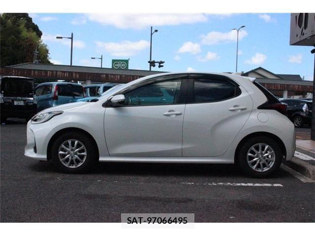 Toyota YARIS 2022-04 8372434-6