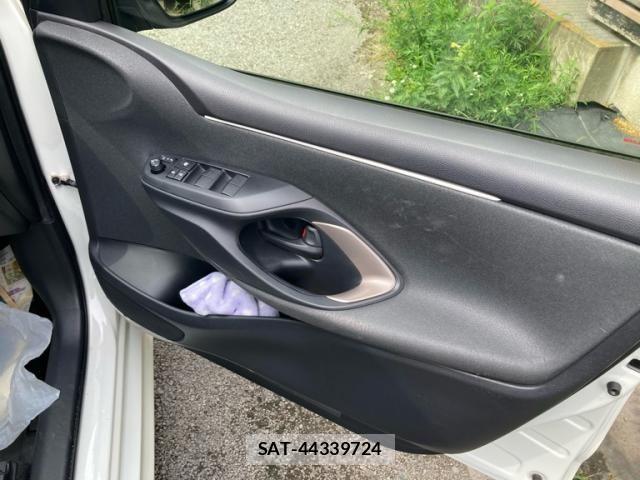 Toyota YARIS 2021-02 8416095-12
