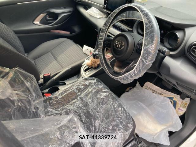 Toyota YARIS 2021-02 8416095-13