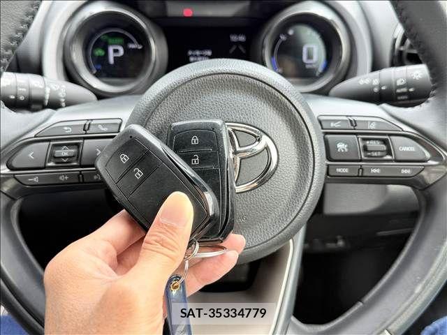 Toyota YARIS 2021-09 8416093-17