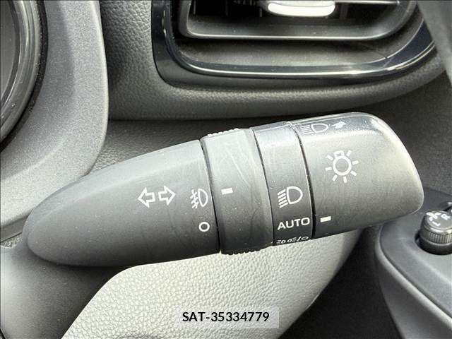 Toyota YARIS 2021-09 8416093-26