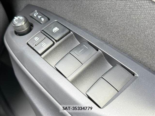 Toyota YARIS 2021-09 8416093-28