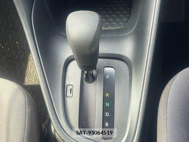 Toyota YARIS 2021-03 8564240-16