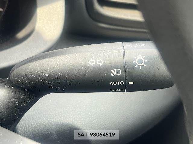 Toyota YARIS 2021-03 8564240-21