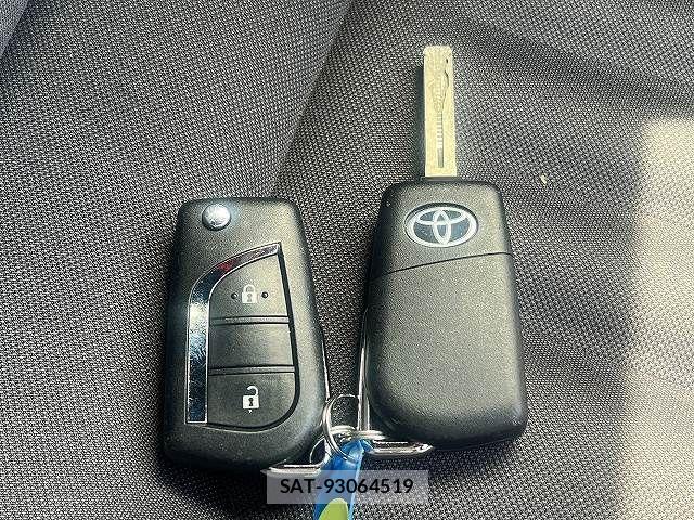 Toyota YARIS 2021-03 8564240-22