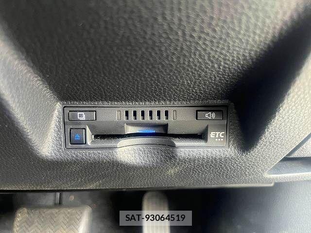Toyota YARIS 2021-03 8564240-24