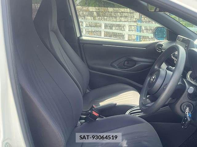 Toyota YARIS 2021-03 8564240-26