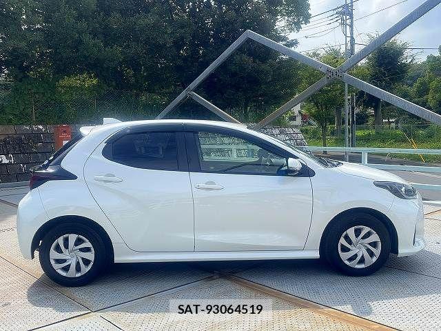 Toyota YARIS 2021-03 8564240-3