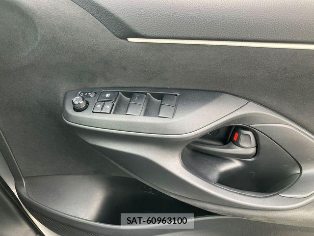 Toyota YARIS 2023-08 8630036-13