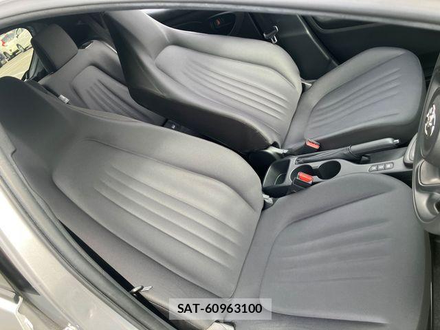 Toyota YARIS 2023-08 8630036-14