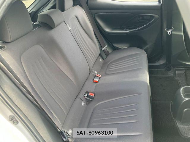 Toyota YARIS 2023-08 8630036-15