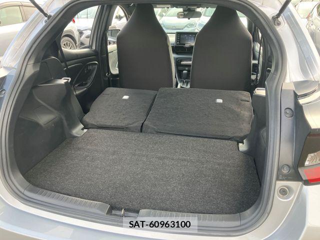 Toyota YARIS 2023-08 8630036-17