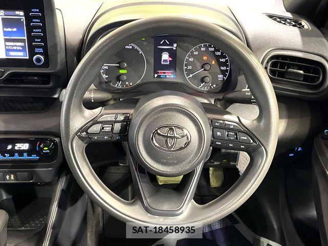 Toyota YARIS 2023-08 8630035-10