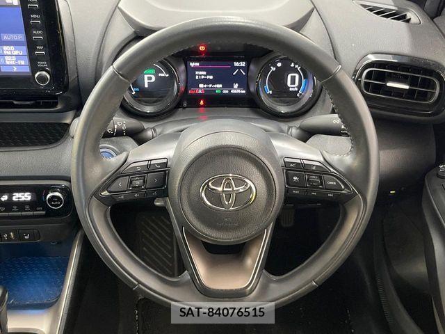 Toyota YARIS 2022-04 8662675-10