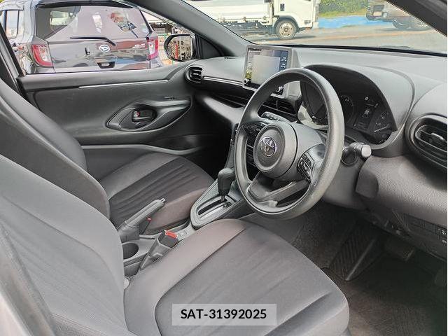 Toyota YARIS 2021-08 8662677-11