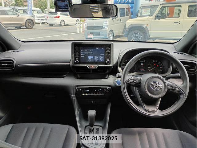 Toyota YARIS 2021-08 8662677-14