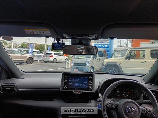 Toyota YARIS 2021-08 8662677-17