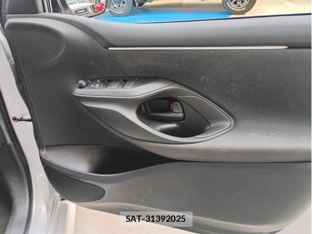Toyota YARIS 2021-08 8662677-18