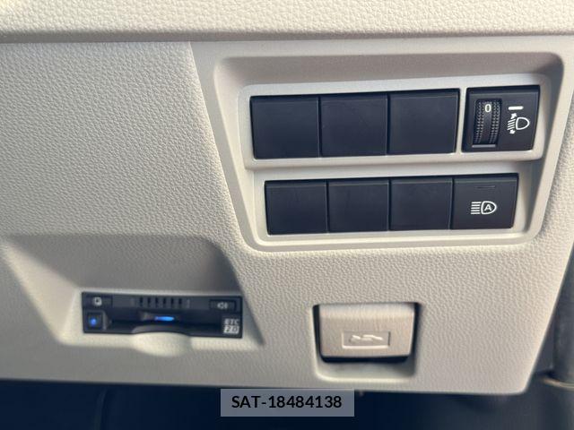 Toyota YARIS 2021-04 8662678-12