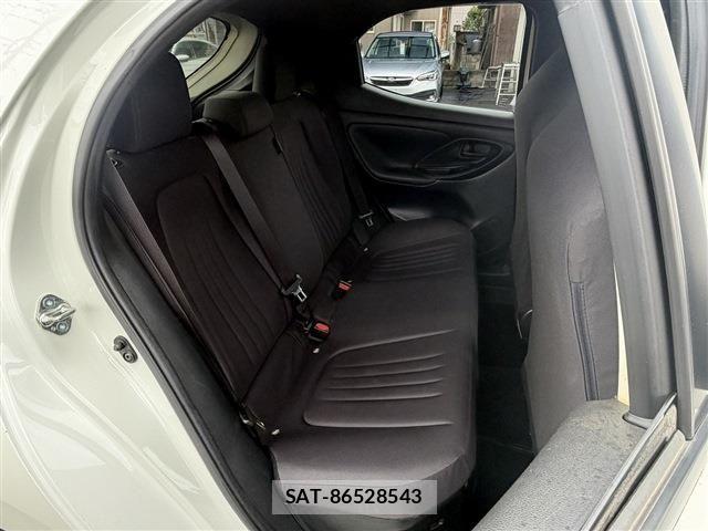 Toyota YARIS 2020-10 8687025-26