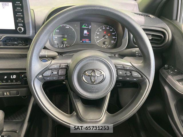 Toyota YARIS 2023-07 8747127-11