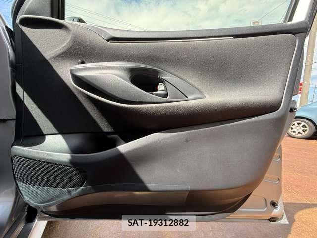 Toyota YARIS 2021-02 8832709-21