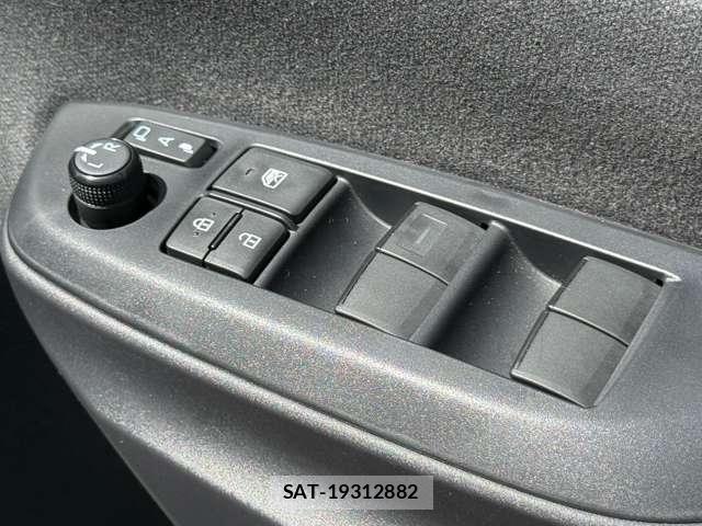 Toyota YARIS 2021-02 8832709-22