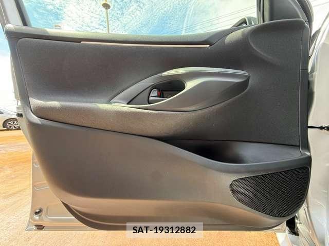 Toyota YARIS 2021-02 8832709-25