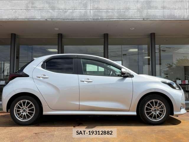 Toyota YARIS 2021-02 8832709-3