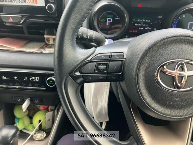 Toyota YARIS 2021-03 8832711-11