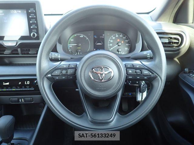 Toyota YARIS 2021-07 8832710-13