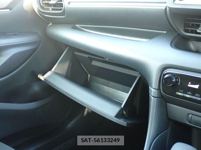 Toyota YARIS 2021-07 8832710-16