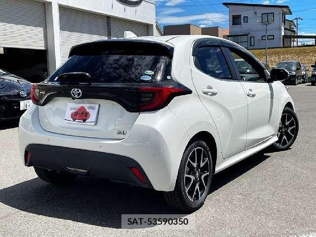 Toyota YARIS 2020-06 8851223-2