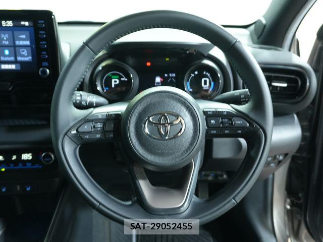 Toyota YARIS 2020-05 8851221-8