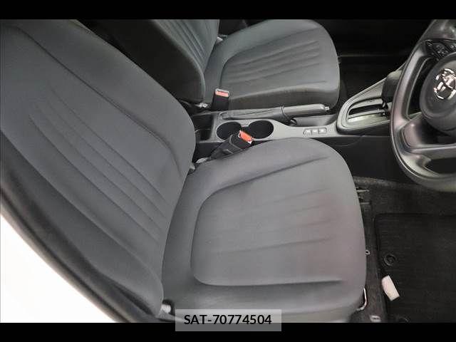 Toyota YARIS 2023-08 8883169-10
