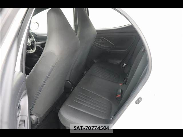 Toyota YARIS 2023-08 8883169-12