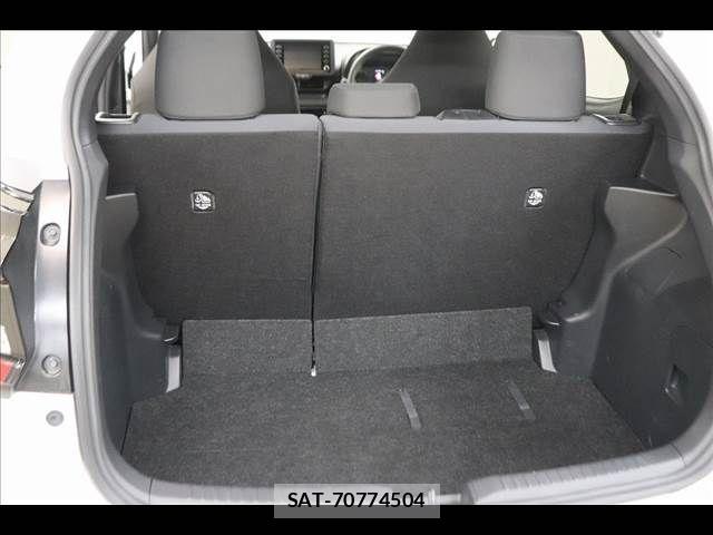 Toyota YARIS 2023-08 8883169-13
