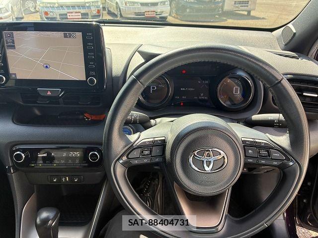 Toyota YARIS 2021-03 8883173-11