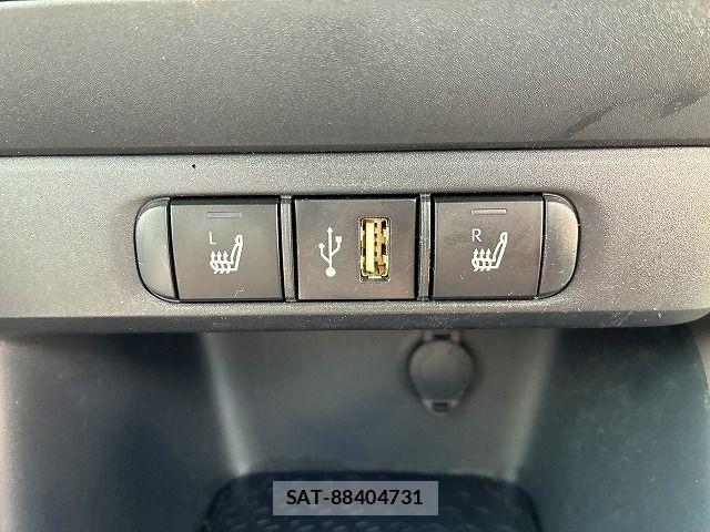 Toyota YARIS 2021-03 8883173-16