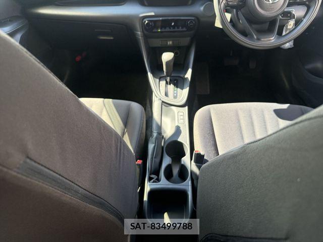 Toyota YARIS 2021-08 8884702-20