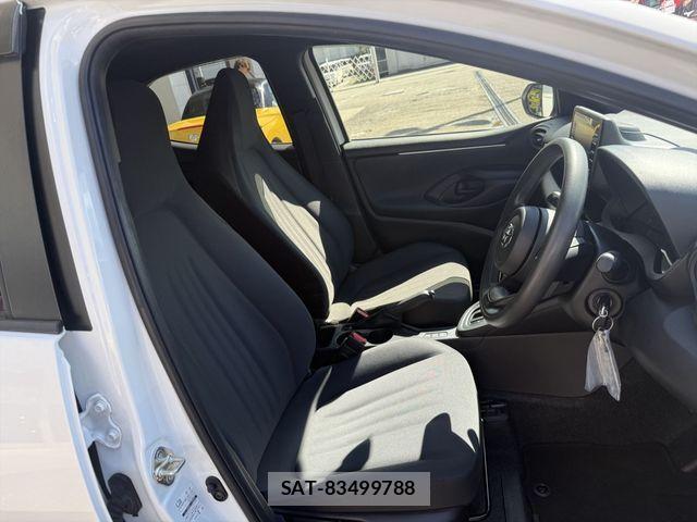 Toyota YARIS 2021-08 8884702-21