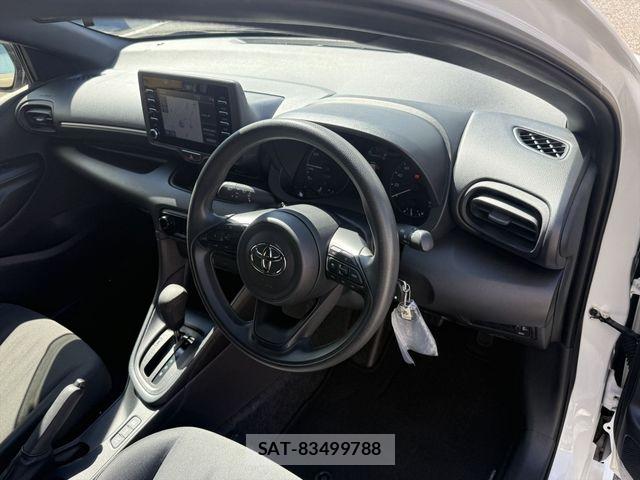 Toyota YARIS 2021-08 8884702-22