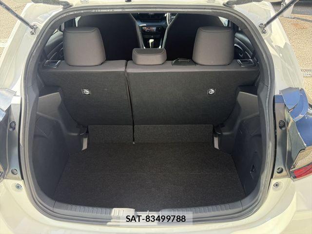 Toyota YARIS 2021-08 8884702-23