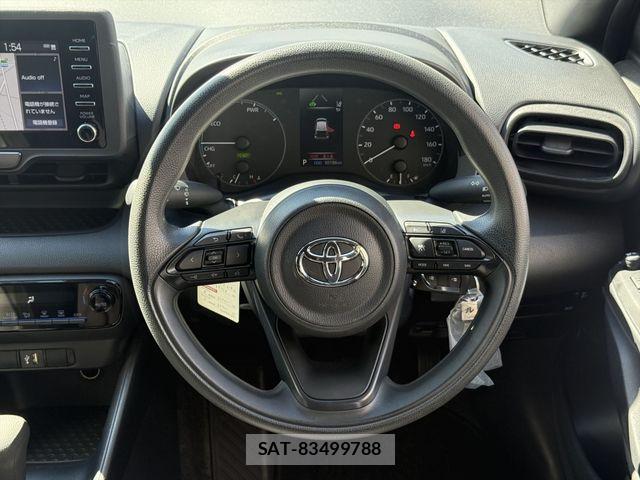 Toyota YARIS 2021-08 8884702-25
